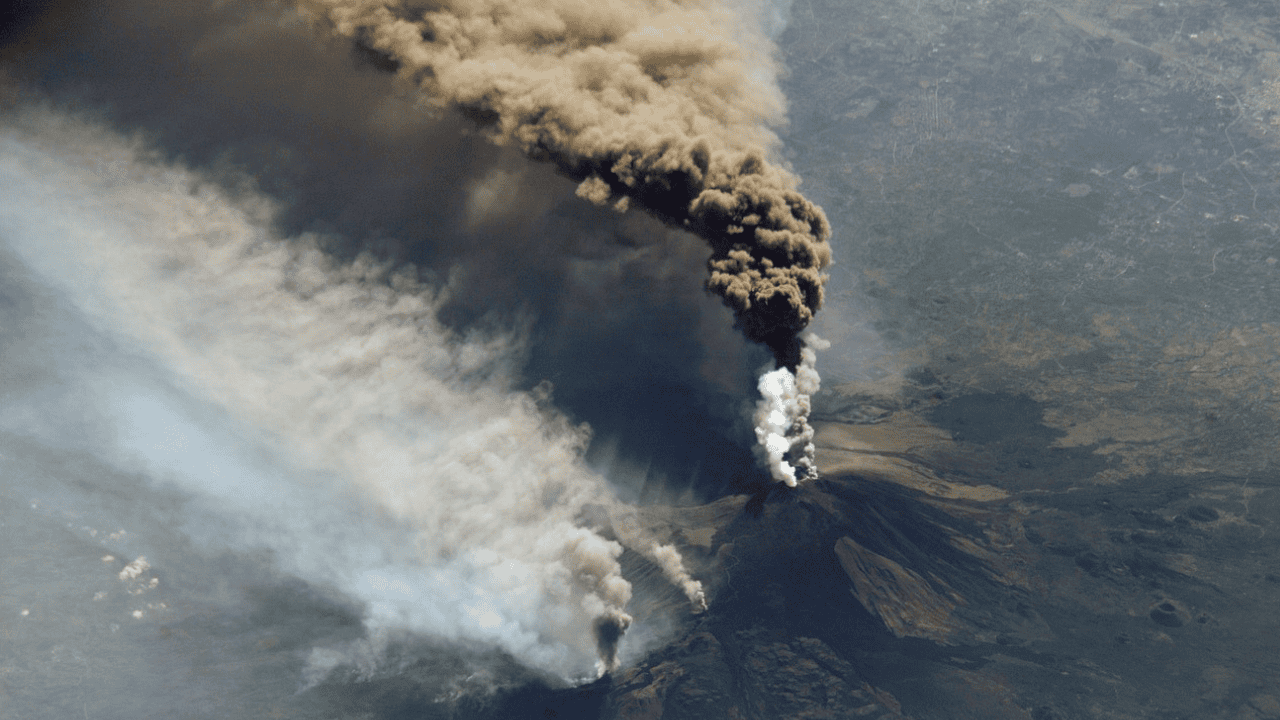 Potężna erupcja wulkanu w Rosji po trzęsieniu ziemi. Sytuacja jest bardzo niepokojąca