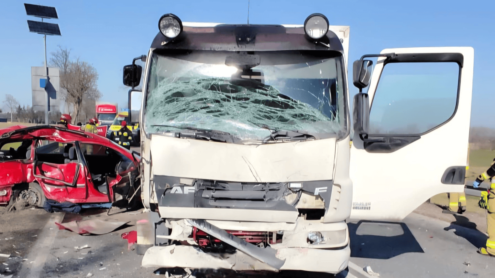 Śmiertelny wypadek na kluczowej drodze. Nie żyje dziecko, droga całkowicie zablokowana