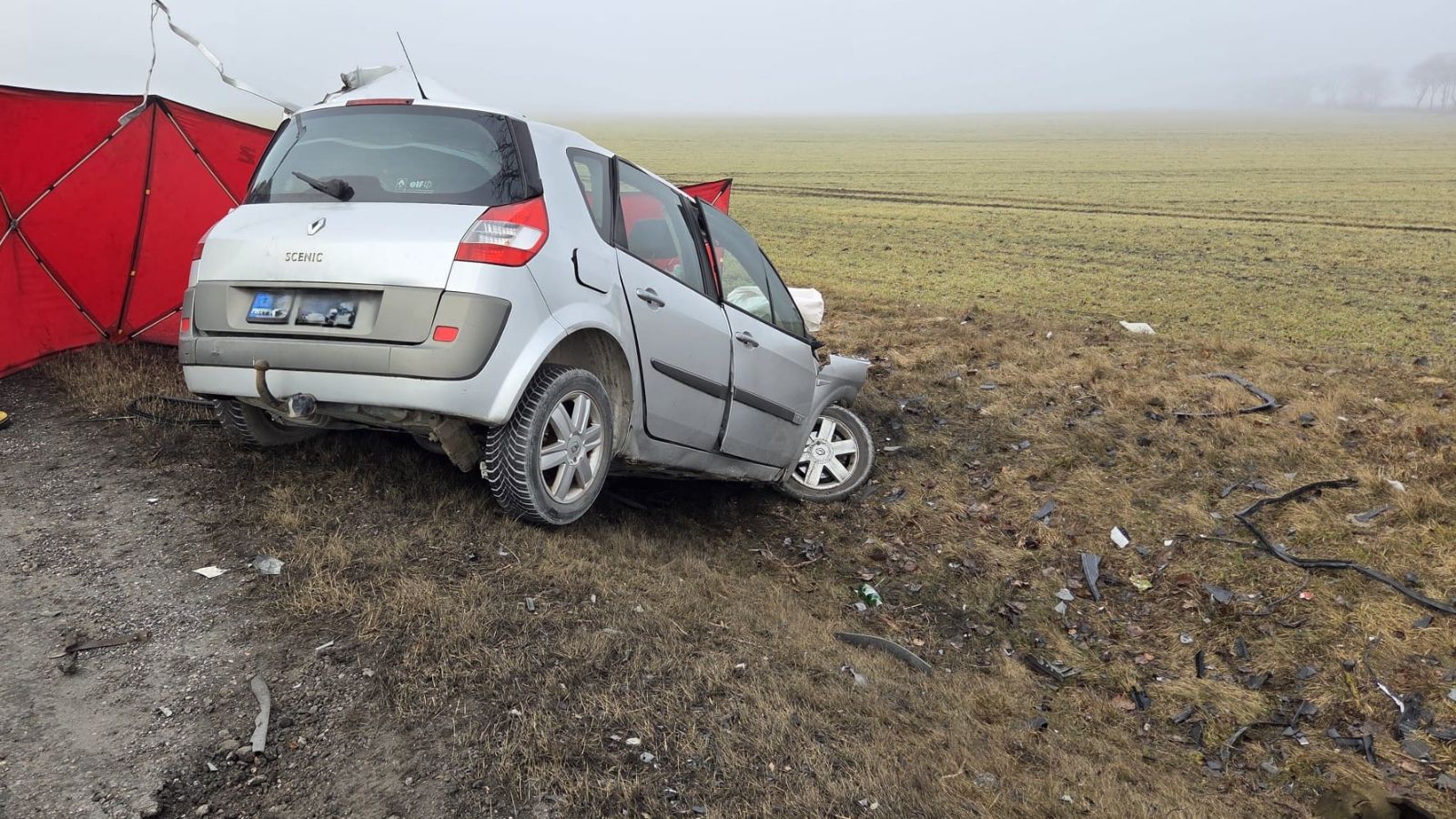 Tragedia o poranku. Nie żyje jedna osoba, są ranni. Droga całkowicie zablokowana