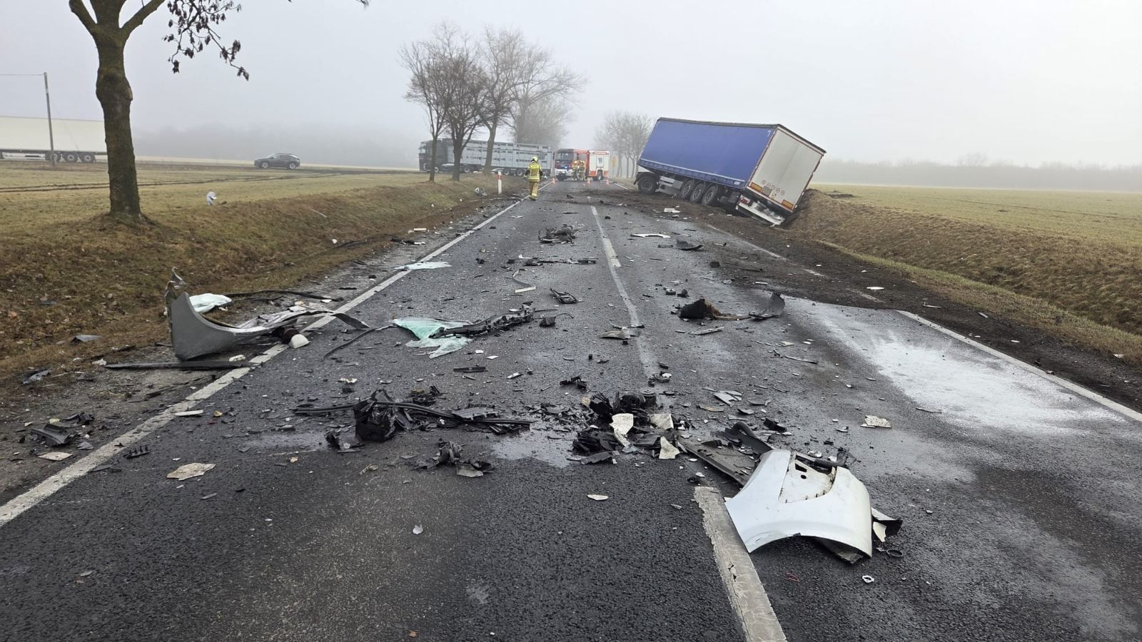 Tragedia o poranku. Nie żyje jedna osoba, są ranni. Droga całkowicie zablokowana