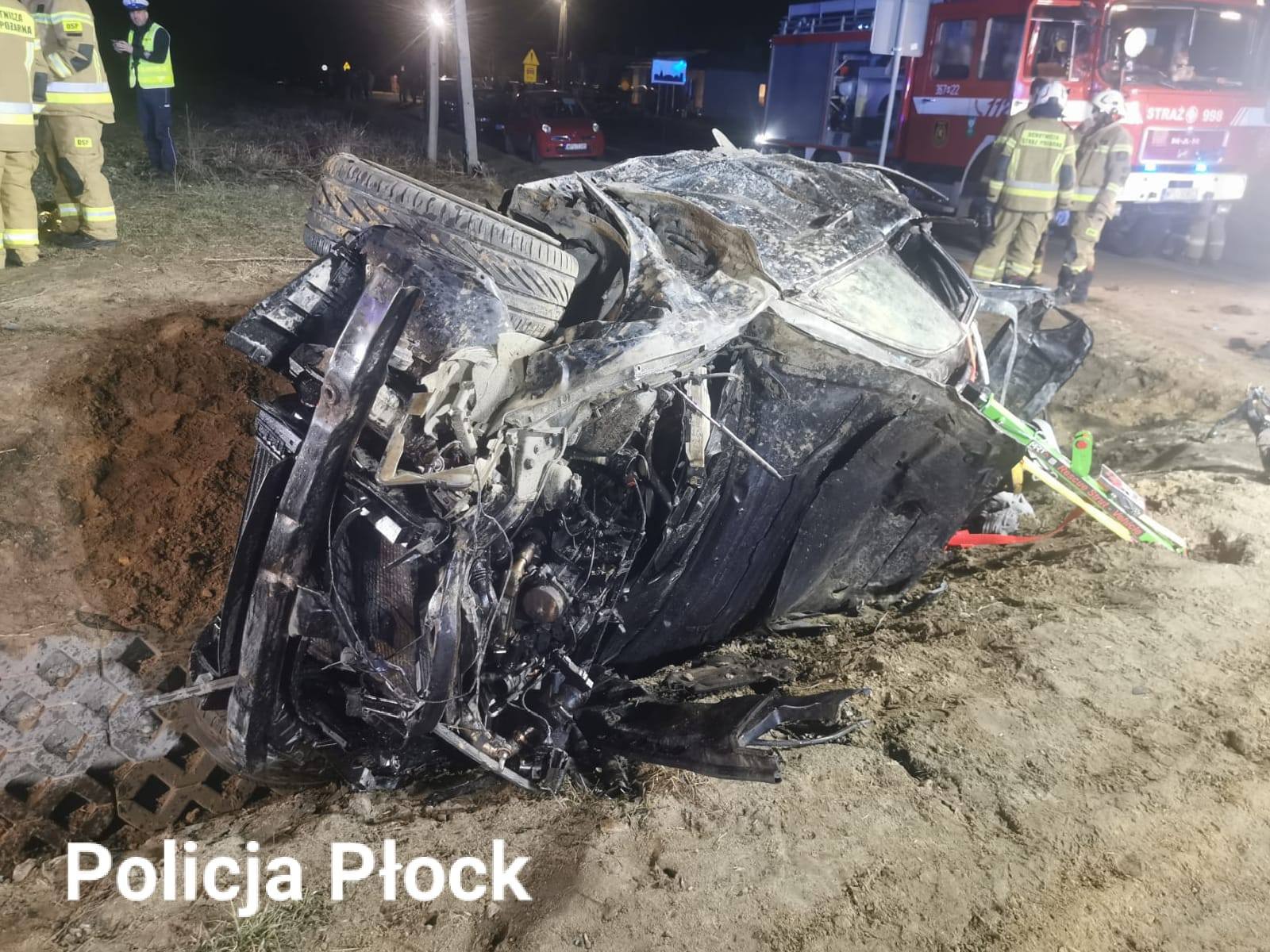 Trwa akcja ratunkowa na Mazowszu. Dachowanie auta, którym podróżowało pięć osób. Nie żyje 14-latka
