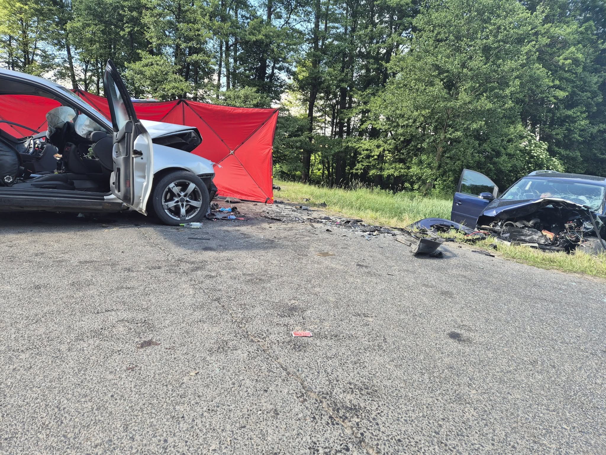 Nie żyje młody kierowca Audi, kilka osób trafiło do szpitala. Tragiczny wypadek w warmińsko-mazurskim