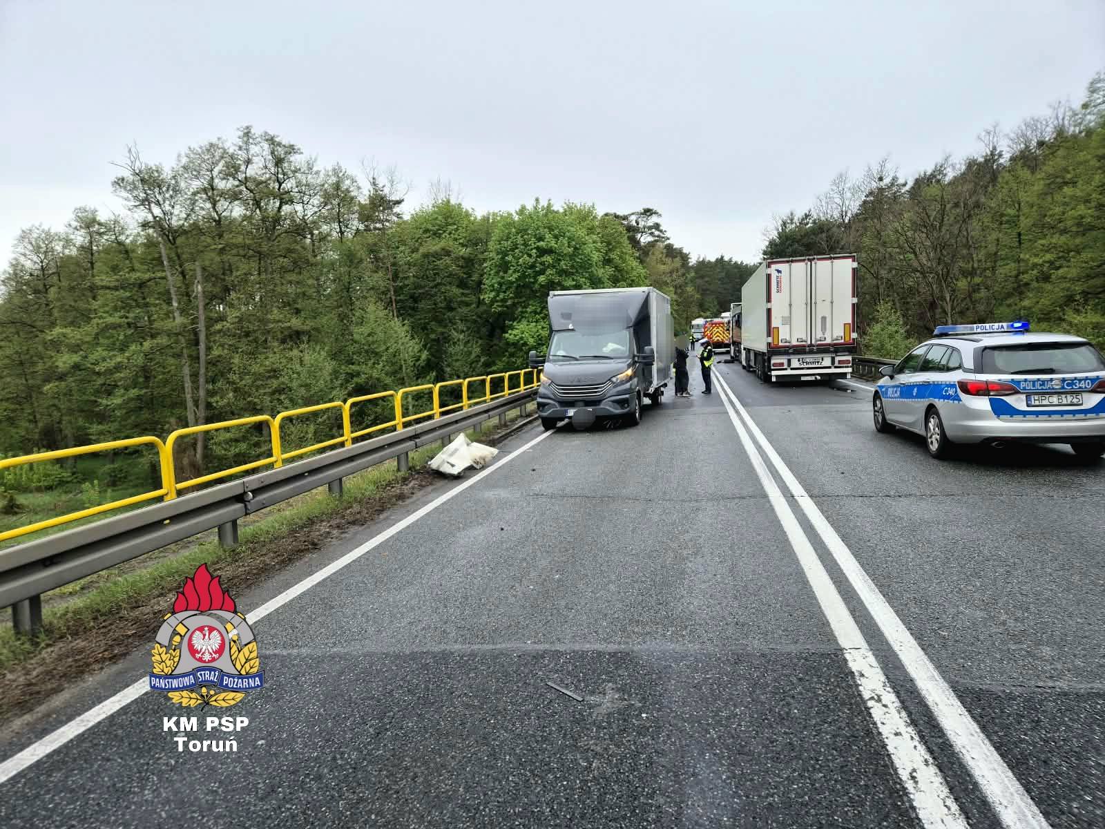 Karambol na DK10 pod Toruniem. Wielogodzinne utrudnienia, trzy osoby trafiły do szpitala