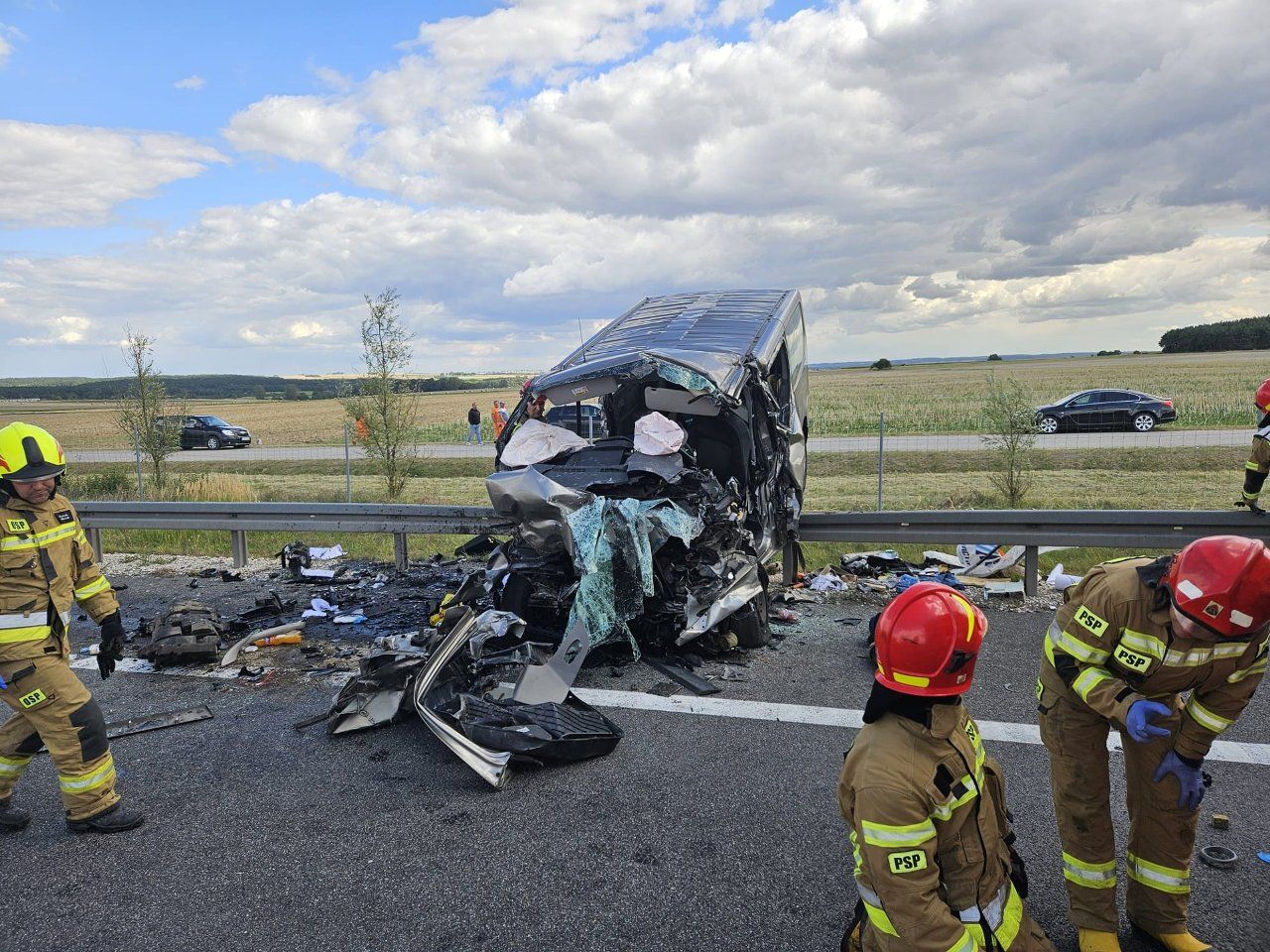 Tragedia na polskiej trasie. Nie żyją 4 osoby. Droga całkowicie zablokowana