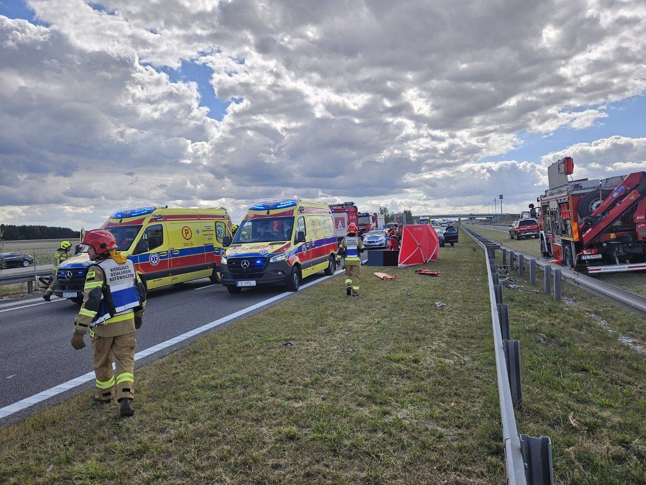 Tragedia na polskiej trasie. Nie żyją 4 osoby. Droga całkowicie zablokowana