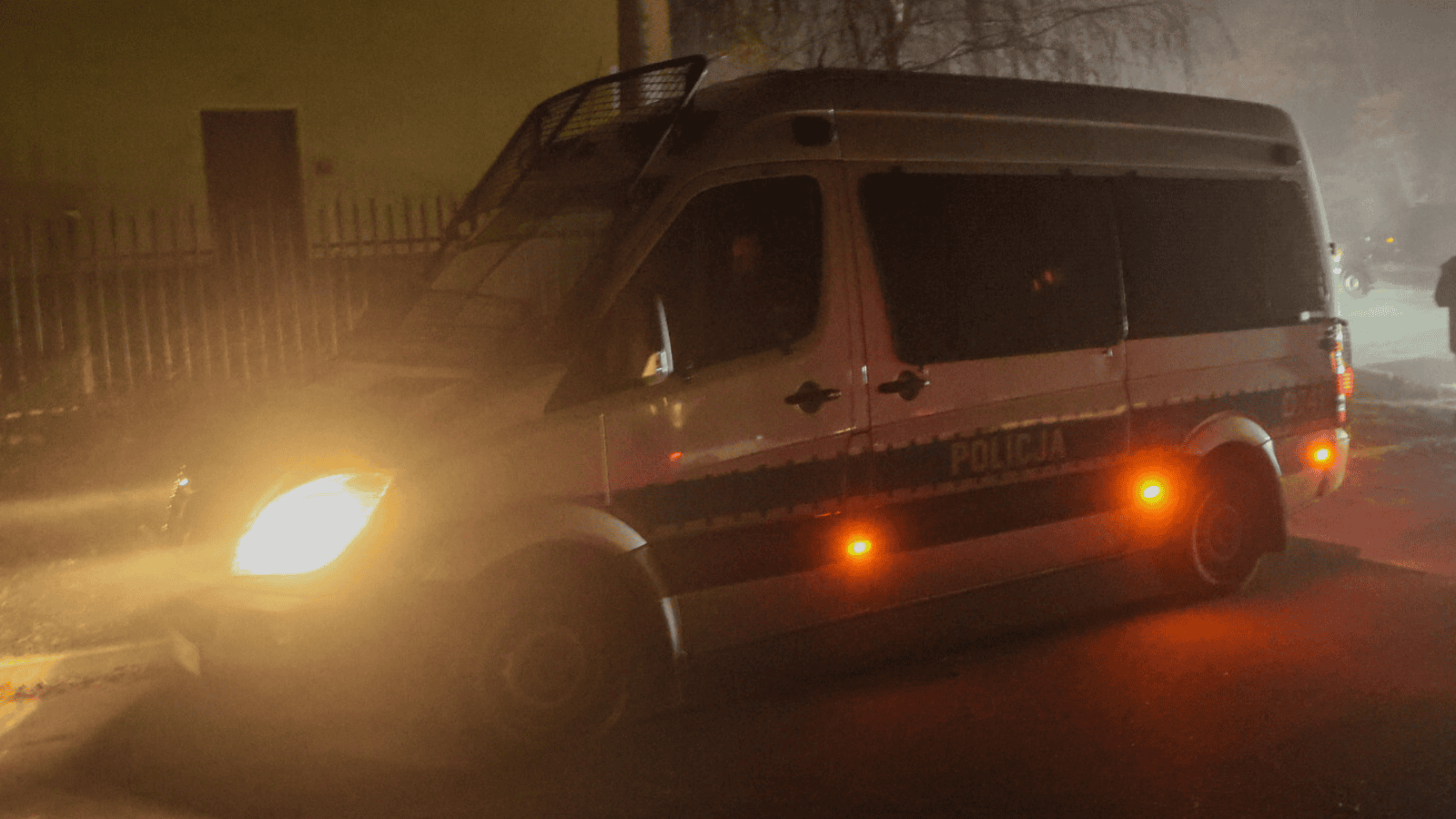 Służby ruszyły z pomocą dokładnie o 4:15 nad ranem. 17-latka nie żyje