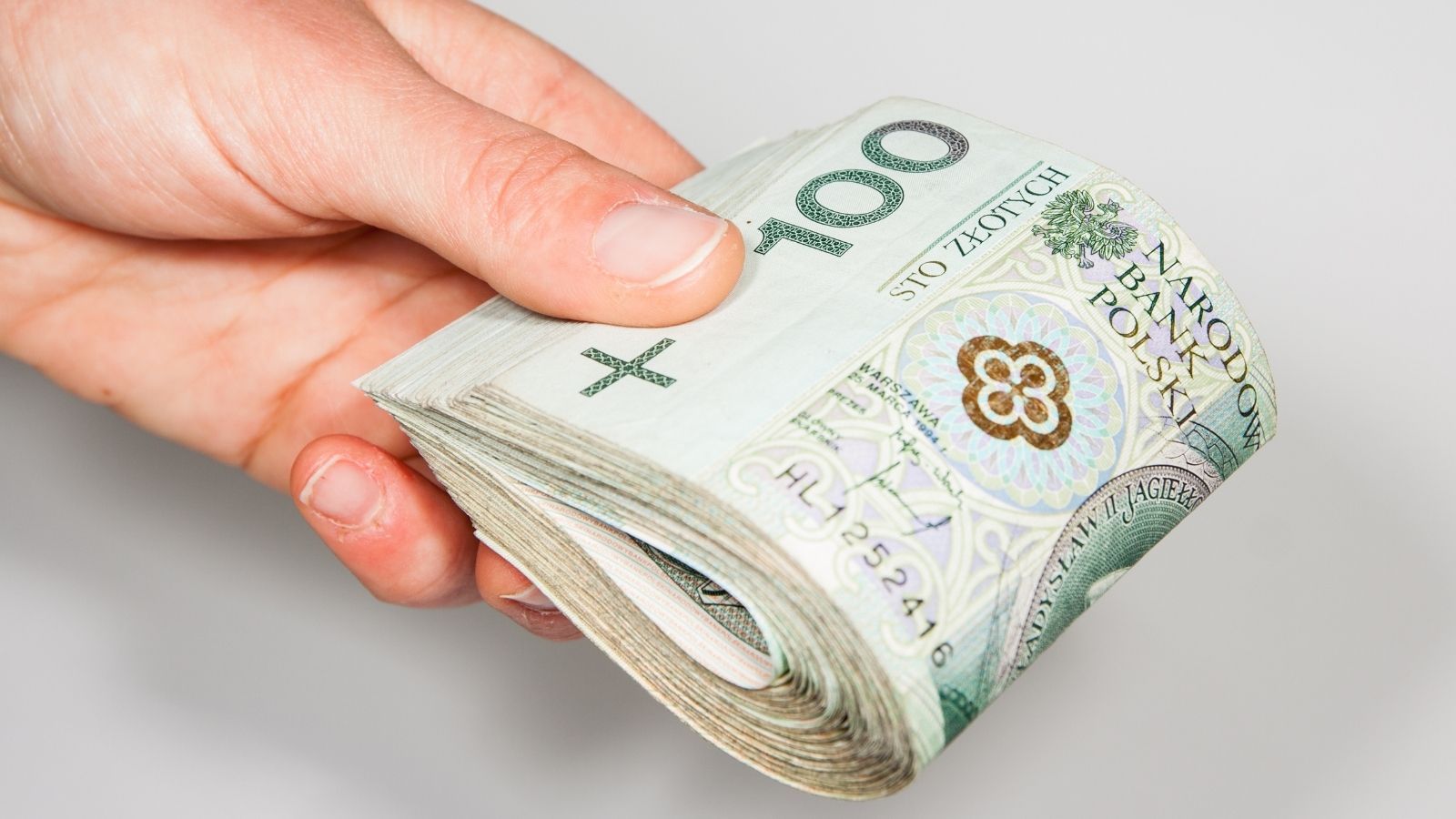 Dzięki systemowi kaucyjnemu zarabiają choćby 8 tys. zł. Chętnych na pęczki