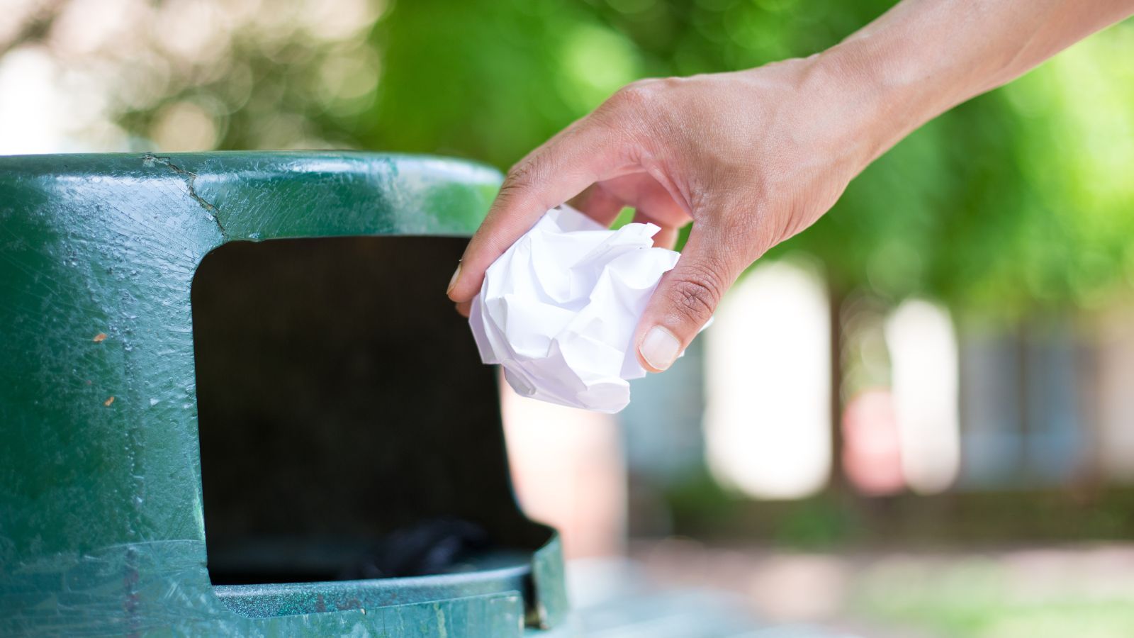 Opłaty za śmieci. W tym przypadku nie trzeba płacić za dziecko, Polacy nie mają o tym pojęcia