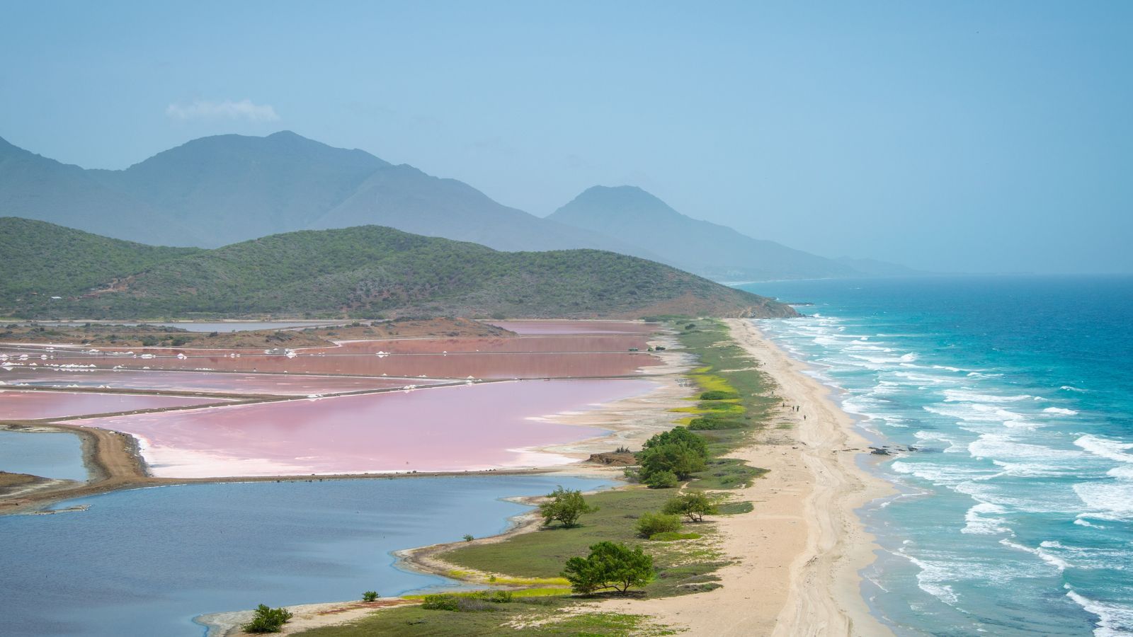Jeden kierunek nagle odwołany przez biuro podróży. MSZ ostrzega Polaków przed niebezpieczeństwem