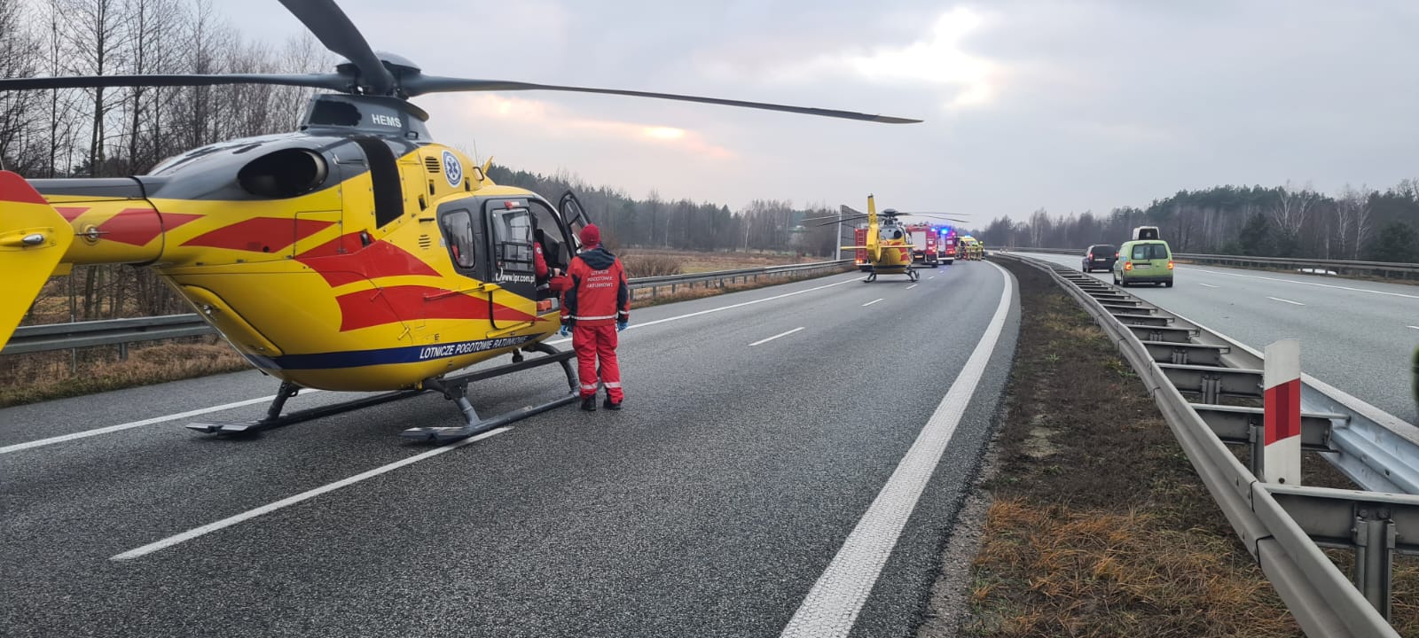 Poważny wypadek busa. Są ranni, do akcji ruszyły helikoptery LPR