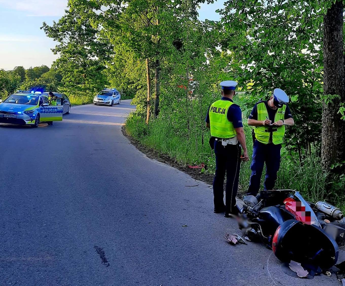 Tragedia pod Oleckiem. 62-latek zginął na miejscu, 29-latek walczy o życie
