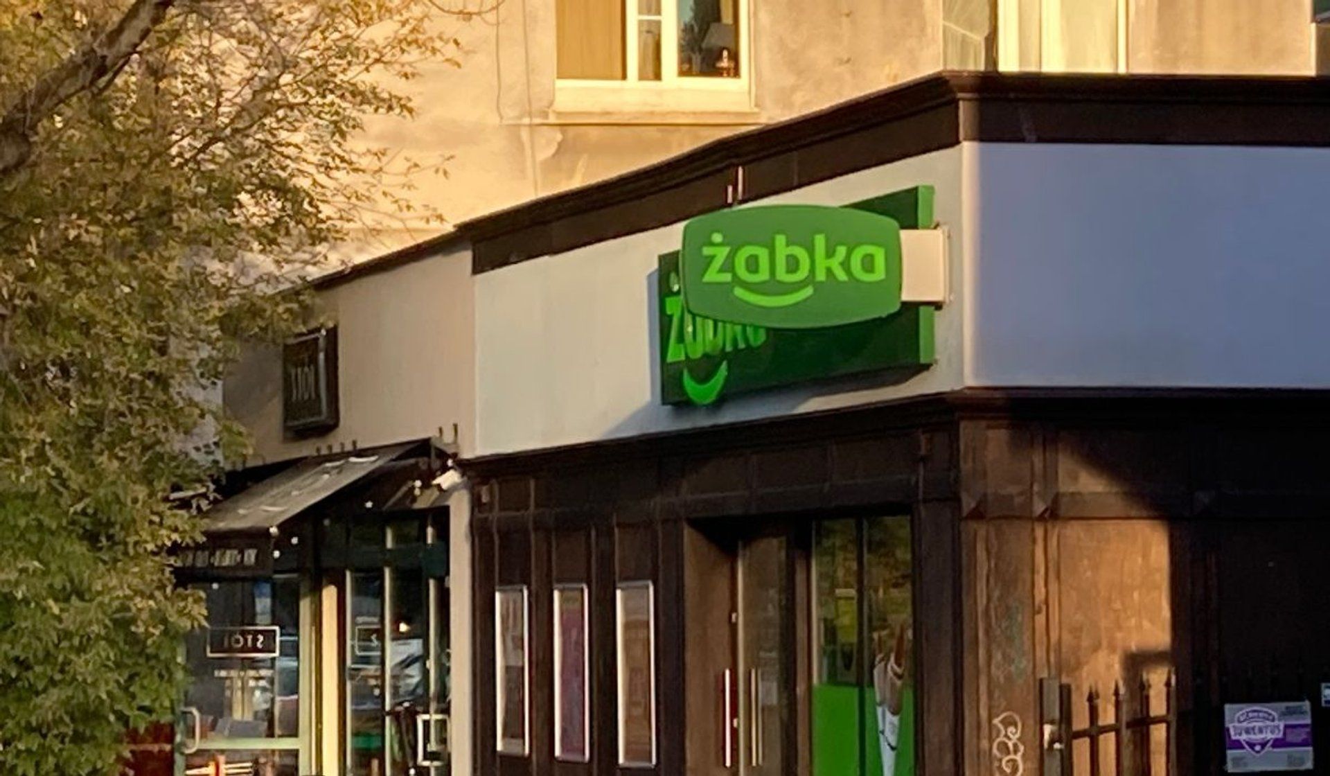 To nie jest już tylko szybki sklep. Żabka zmienia sposób, w jaki klienci myślą o jedzeniu