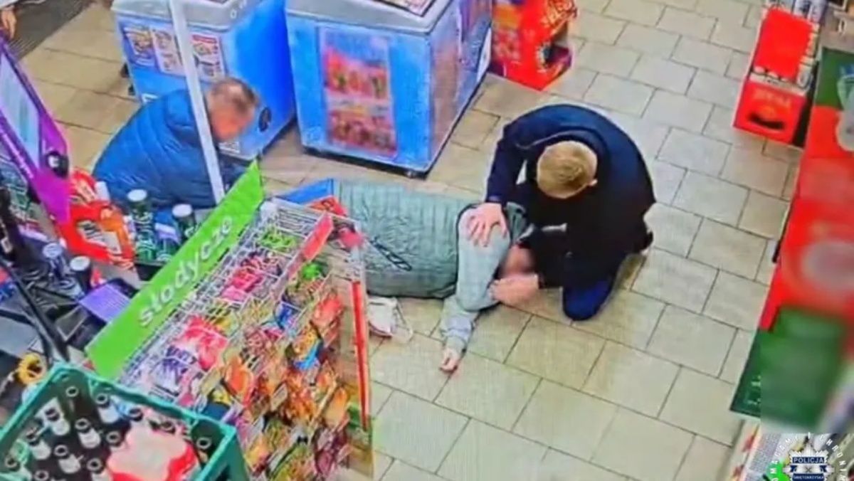 Dramatyczne sceny w Żabce, kobieta nagle runęła na ziemię. Policja w akcji