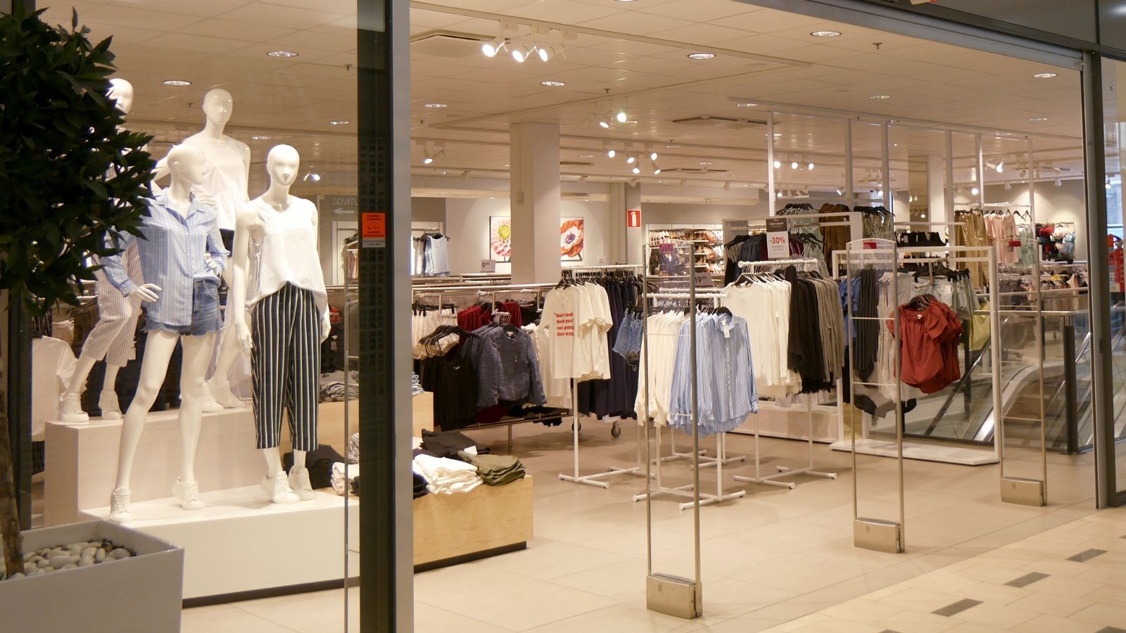 Znana marka odzieżowa pod kreską. Setki sklepów do likwidacji, pracownicy do zwolnienia