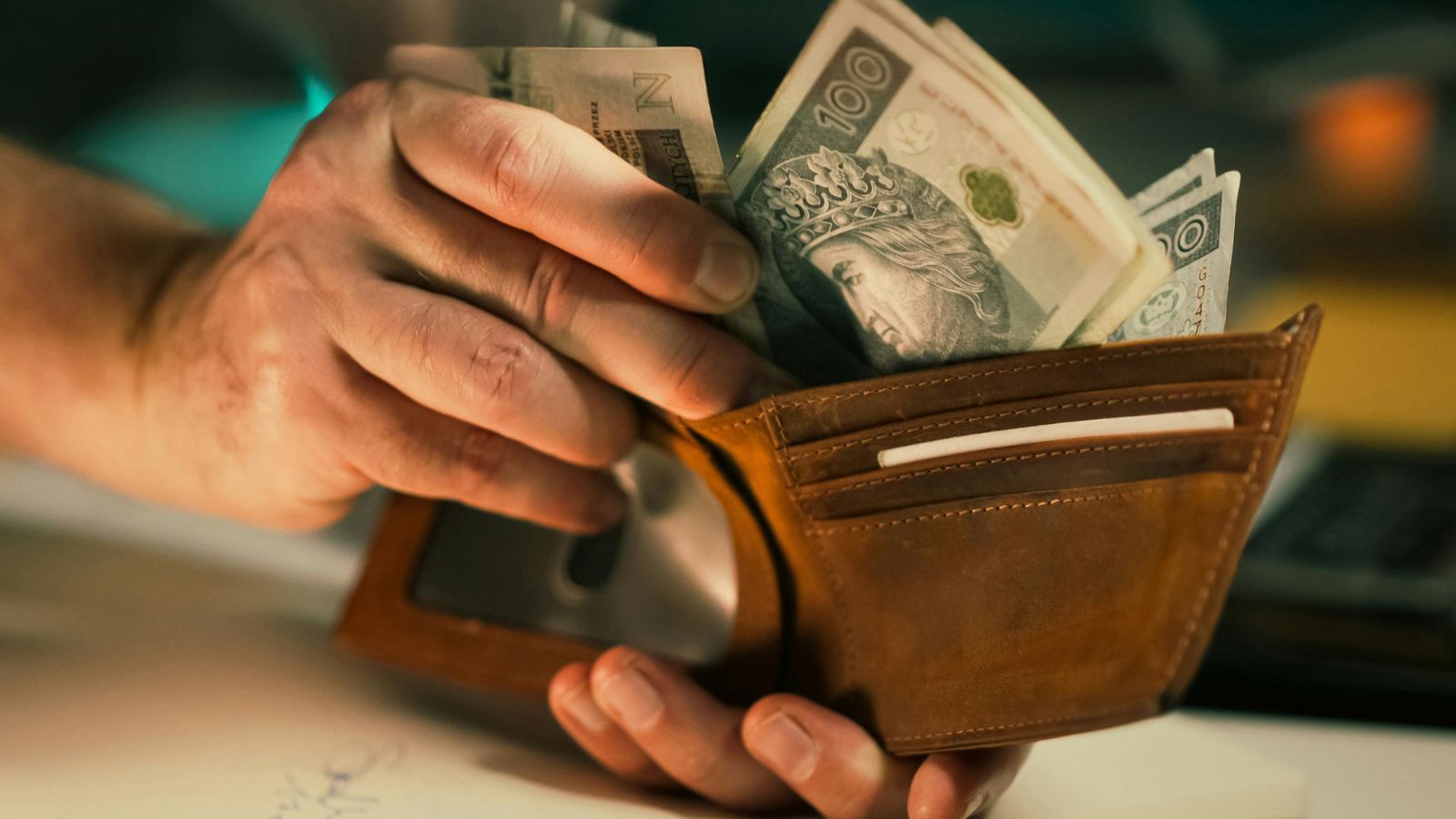 Znana sieć restauracji szuka pracowników w Polsce. Zarobki sięgają 16 tys. zł miesięcznie