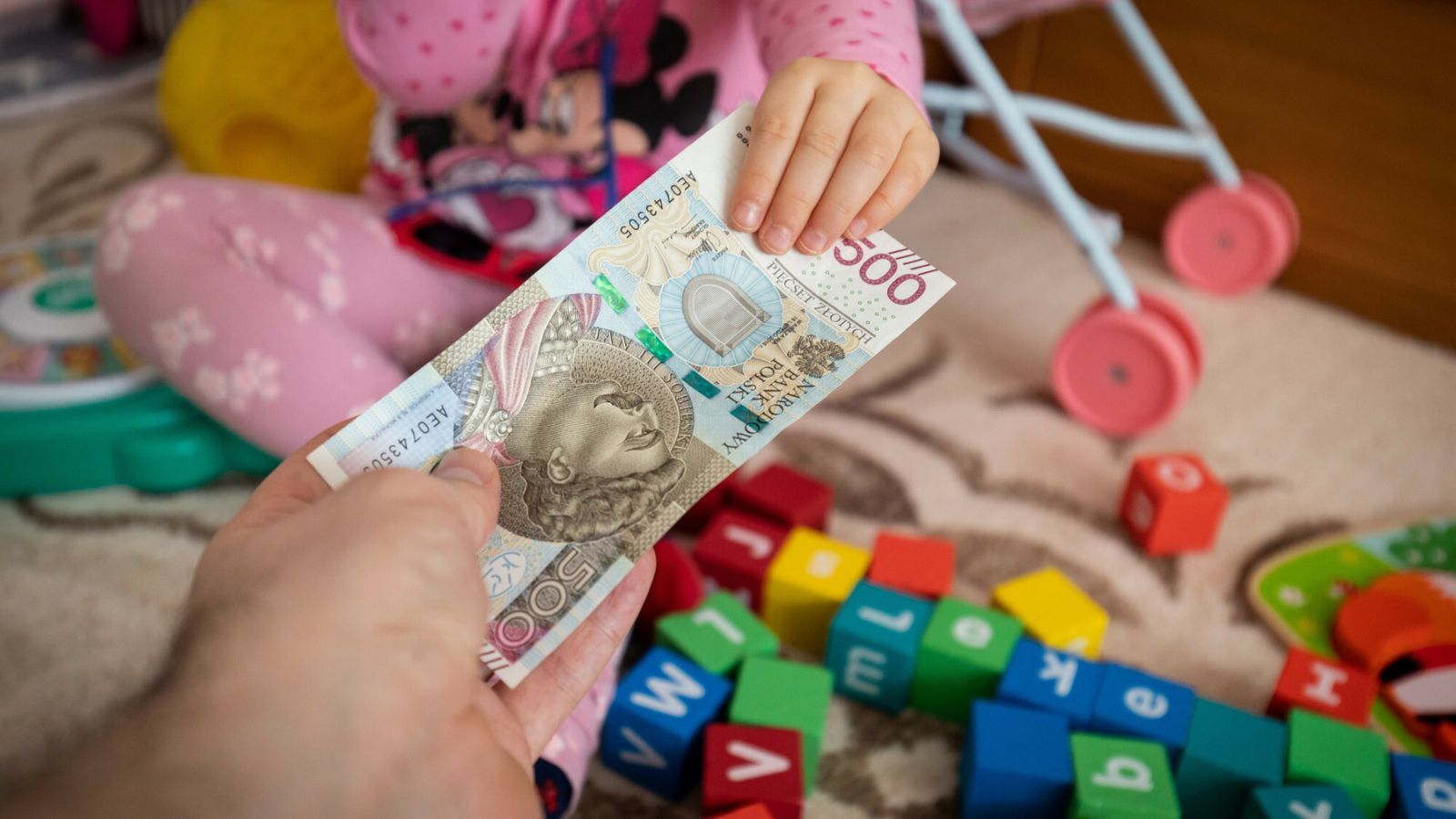 Zamknięte szkoły i przedszkola z powodu mrozu. Rodzicom należy się specjalny zasiłek z ZUS