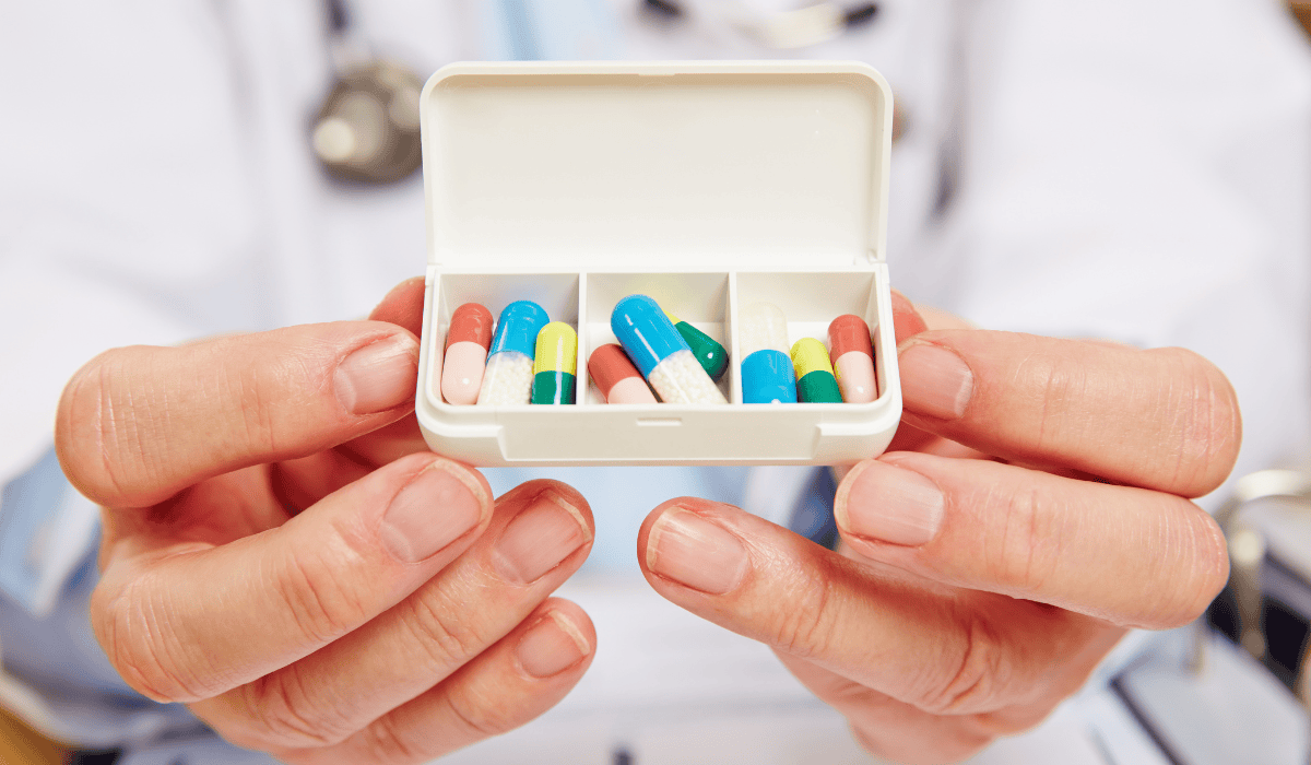 Zatrucie lekami — objawy i pierwsza pomoc