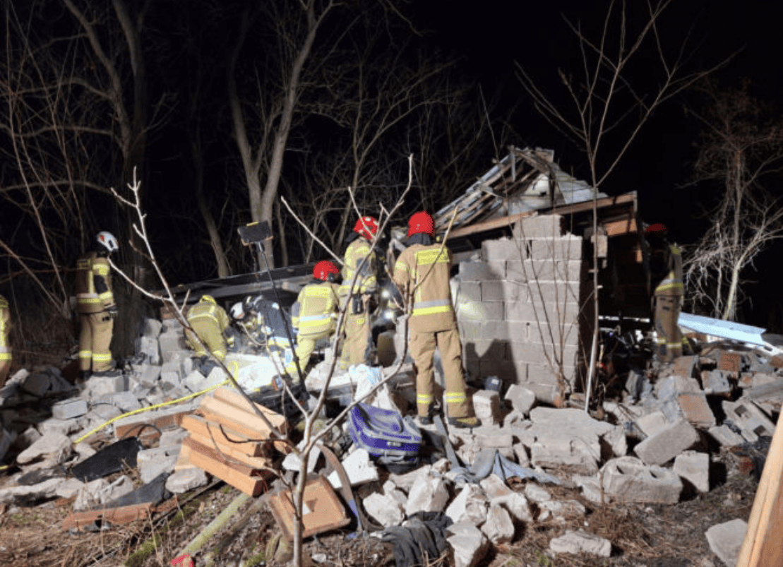 Zgierz. Zawalił się dom jednorodzinny. Dramatyczna akcja ratownicza