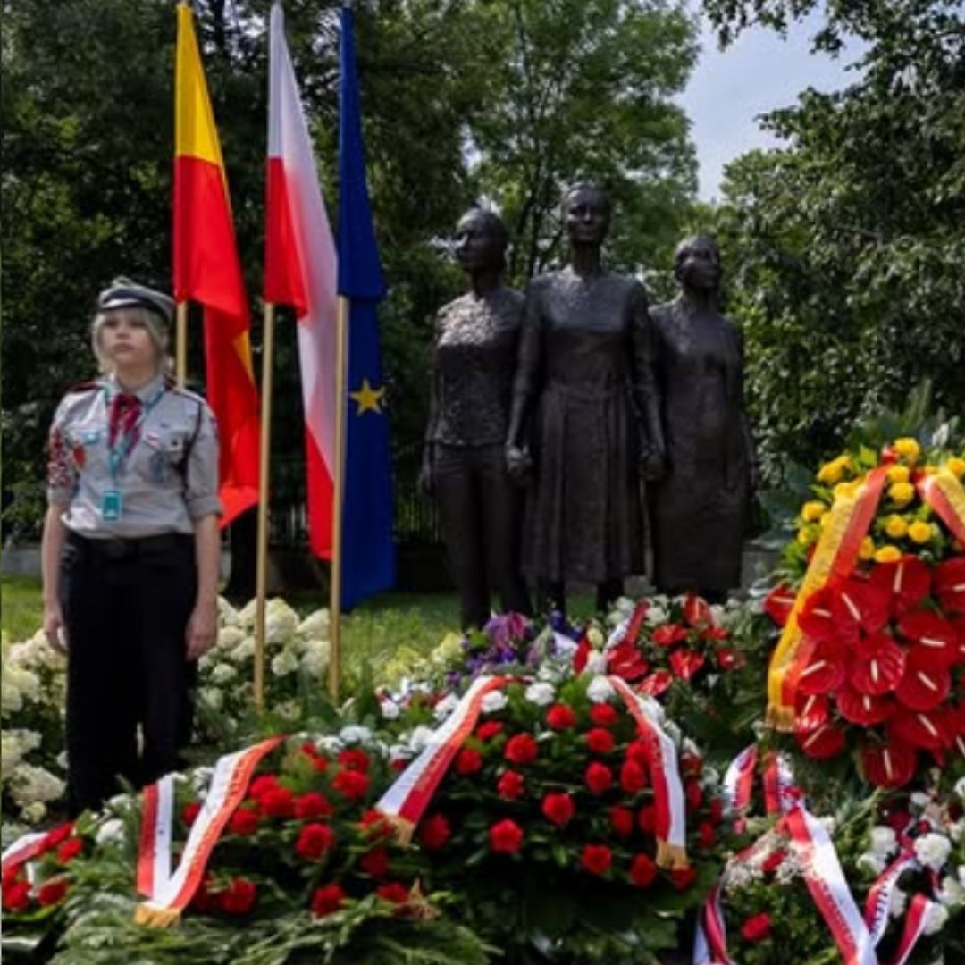 Wszyscy patrzą tylko na jej stylizację! Marta Nawrocka uczciła 1 sierpnia pamięć kobiet w wyjątkowy sposób