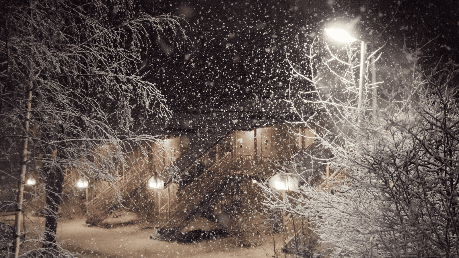 Alert RCB: Silny wiatr i śnieżyce na północy Polski