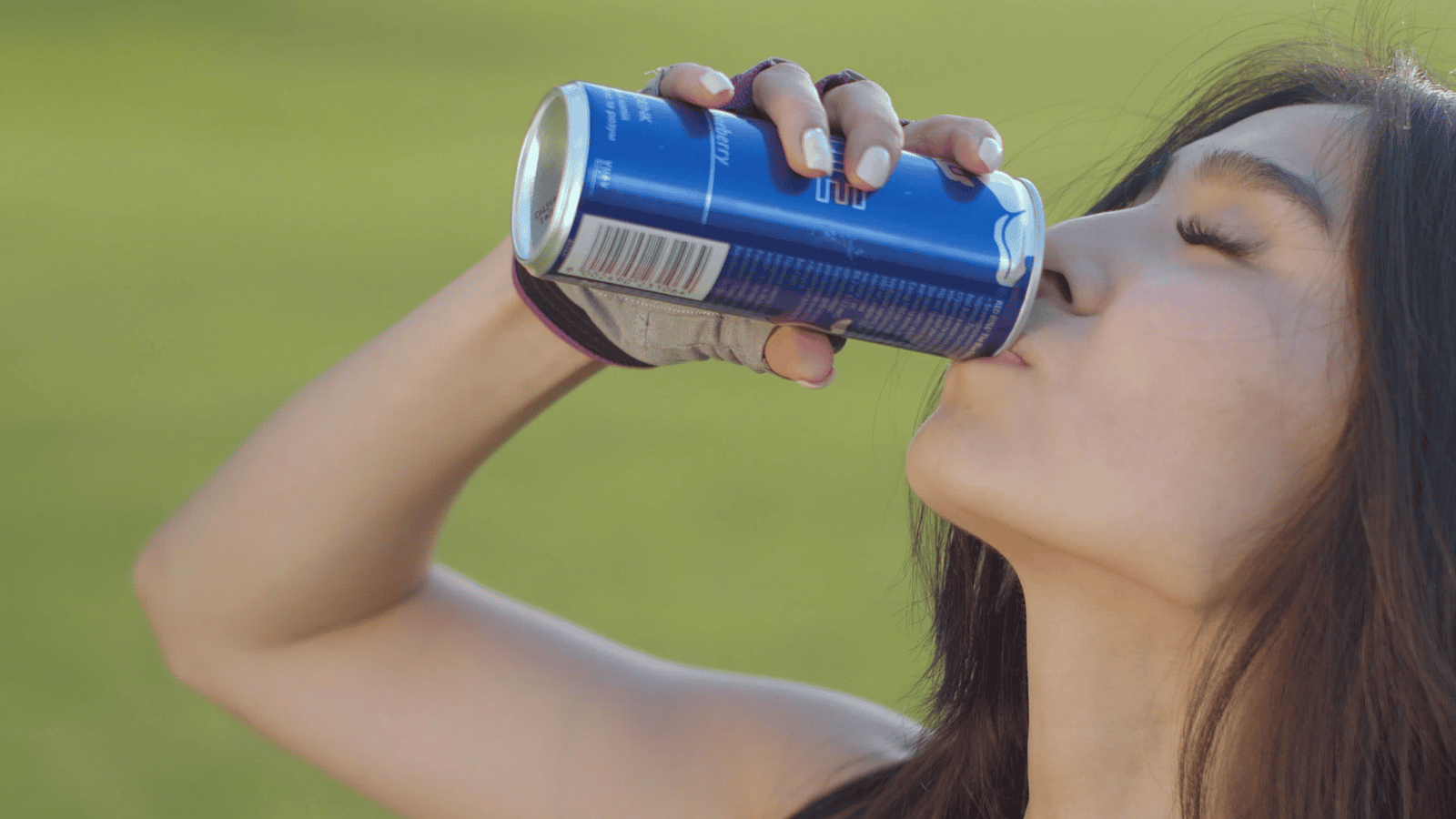 Alkohol i energetyki: Dlaczego to połączenie oszukuje Twój organizm?