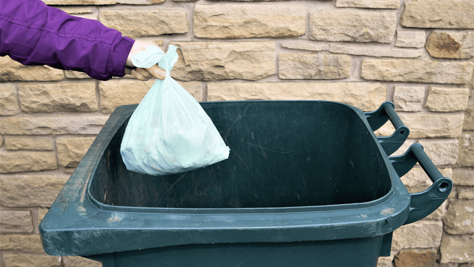 Opłaty za wywóz śmieci a budżet seniora – możliwości uzyskania zwolnienia