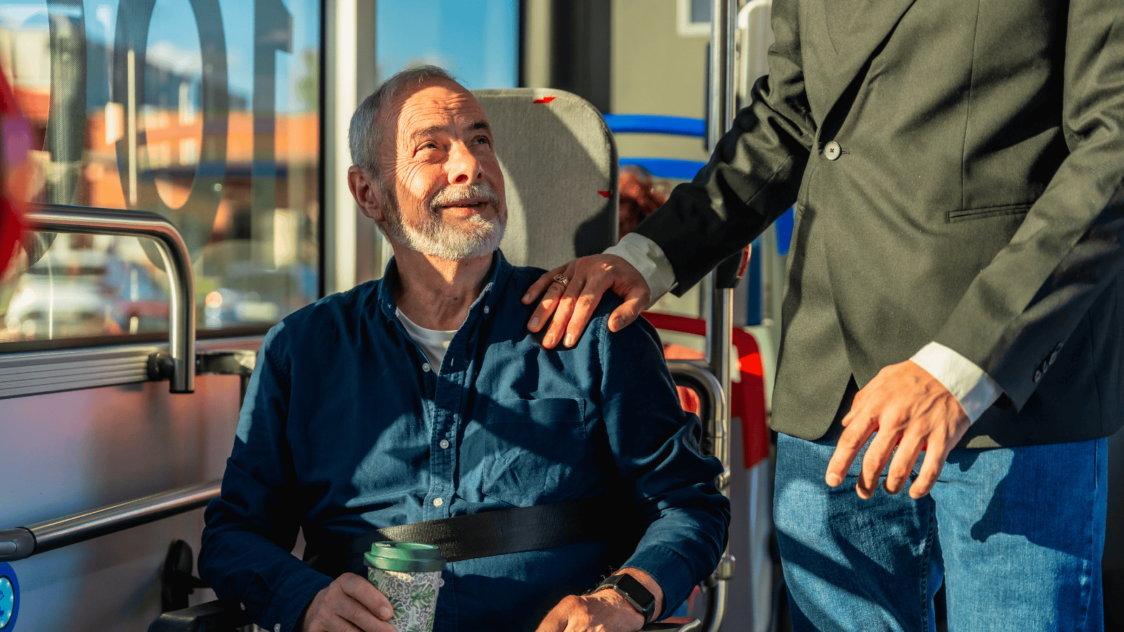 Darmowa komunikacja miejska dla seniorów w Polsce – zasady i wymogi