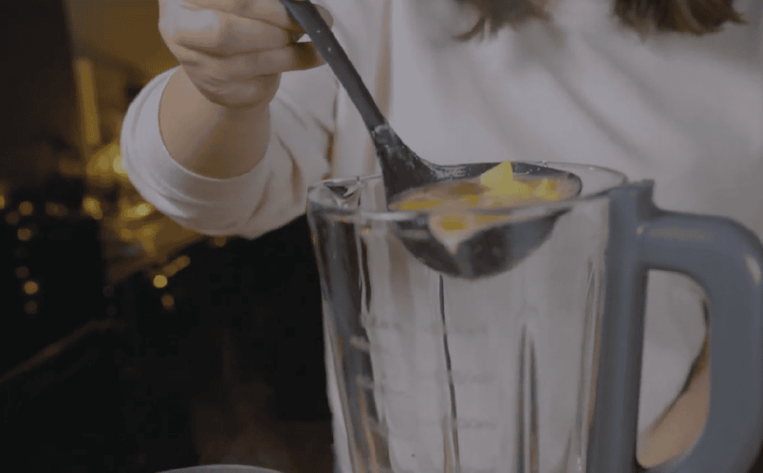 Ten pachnący lasem krem grzybowy rozgrzewa bardziej niż polar. Przygotujesz go z blenderem kielichowym Zelmer ZSB4870