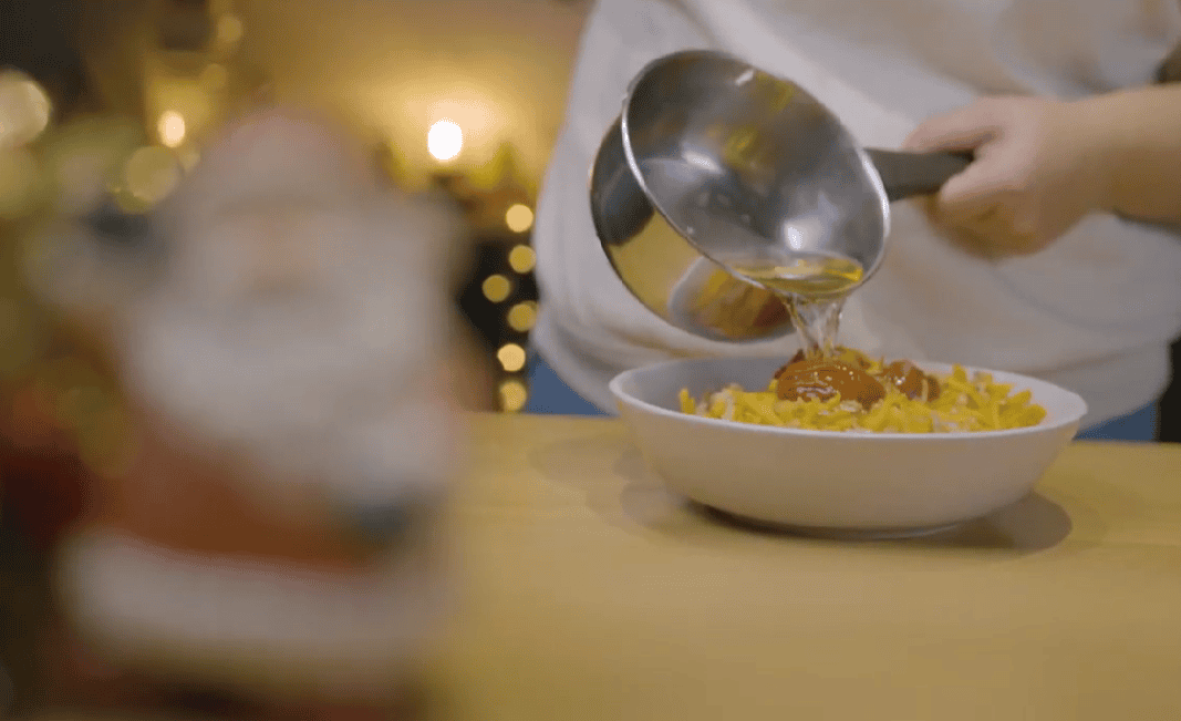 Niebanalna sałatka śledziowa na świąteczny stół. Z maszynką Zelmer ZMM9802B gotowanie idzie błyskawicznie