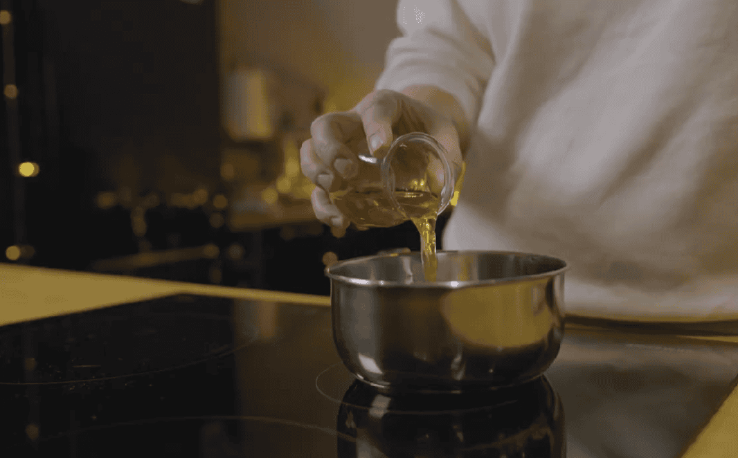 Niebanalna sałatka śledziowa na świąteczny stół. Z maszynką Zelmer ZMM9802B gotowanie idzie błyskawicznie