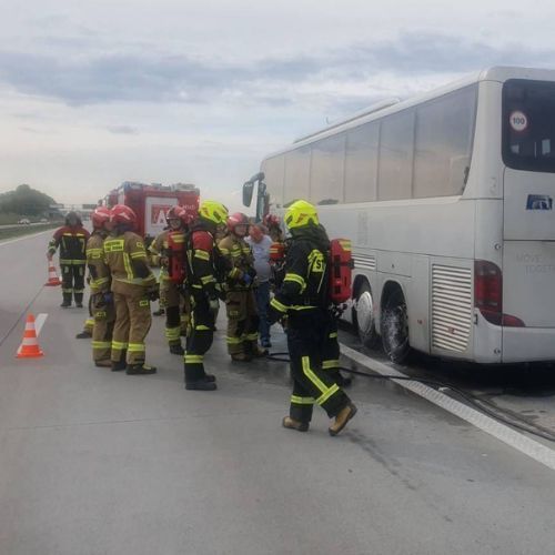 zgaszony autobus Fot. st.sekc. Maciej Grzęda, KP PSP w Jaworze.jpg
