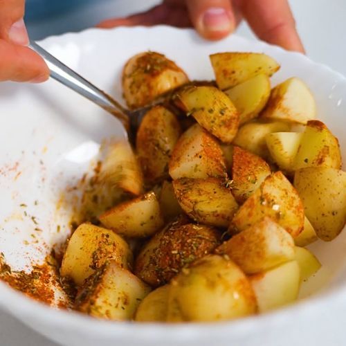 Zetrzyj na tarce i wrzuć do masy na mielone. Dawno nie jadłam lepszych