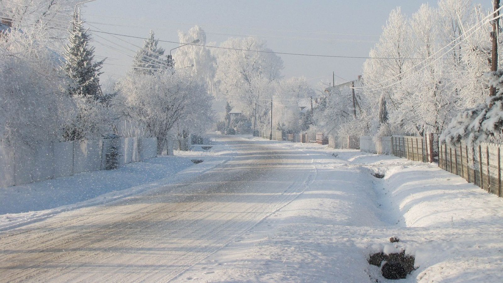 IMGW wydaje ostrzeżenia. Żółte alerty w części kraju. Pogoda w środę w Polsce
