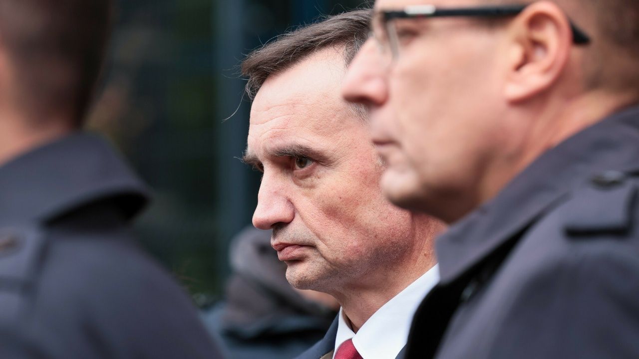 Skandal w Ekstraklasie. Kibice wywiesili wulgarny transparent o Ziobrze