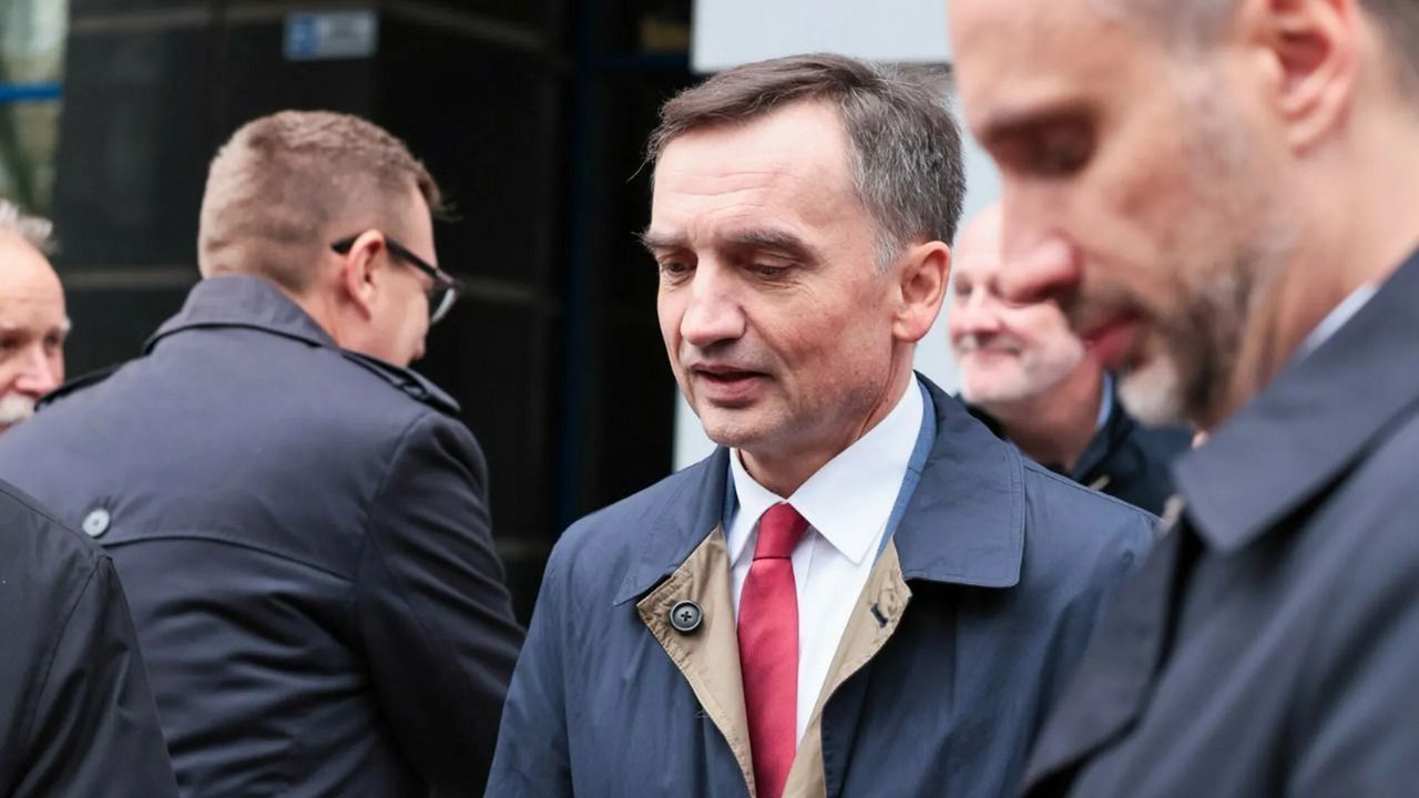 Smerf Ważniak bez immunitetu. Zapytali go, czy będzie ubiegał się o azyl na Węgrzech