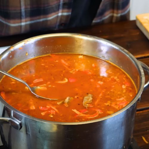 To najlepsza zupa gulaszowa. Przepis zdradził Tomasz Strzelczyk