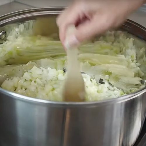 Składniki na tę zupę mam zawsze w kuchni. Jest bardzo zdrowa i smakuje obłędnie