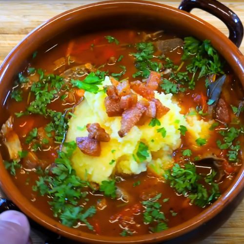 To najlepsza zupa gulaszowa. Przepis zdradził Tomasz Strzelczyk