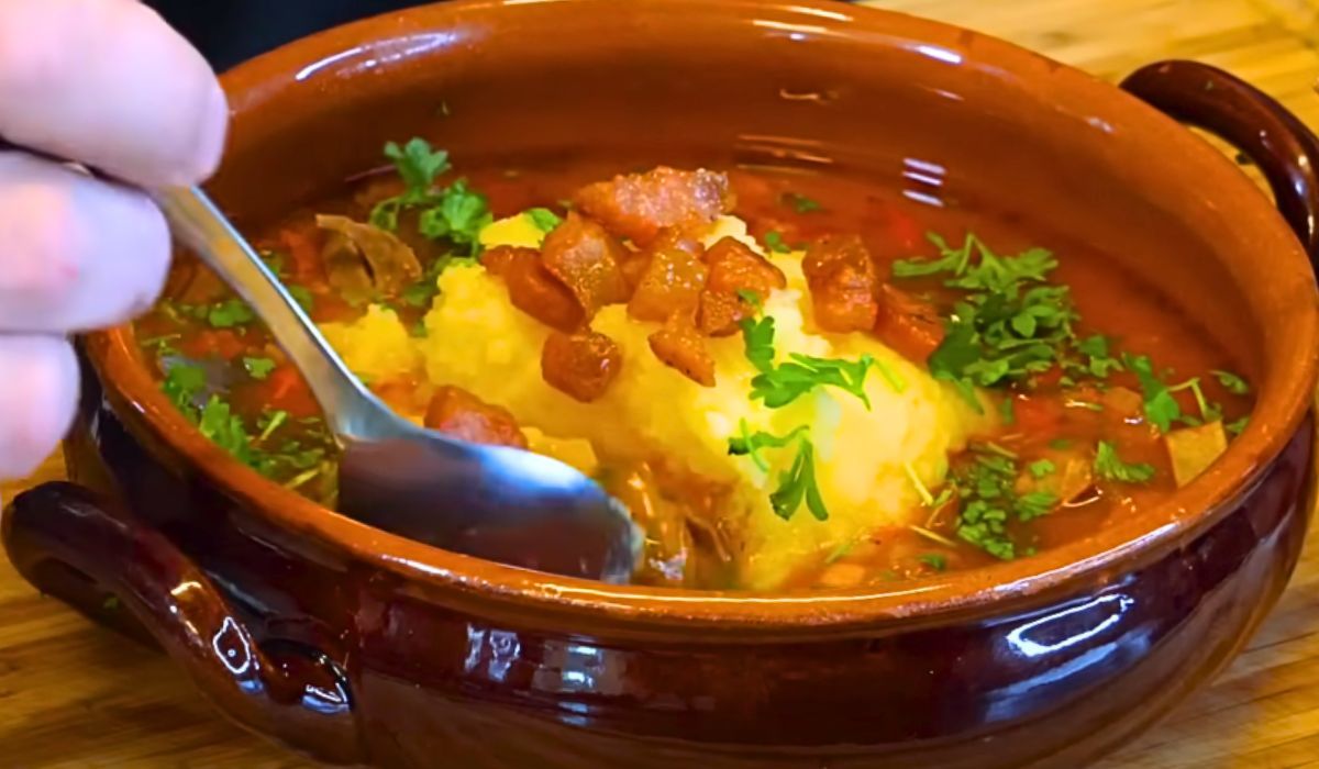 To najlepsza zupa gulaszowa. Przepis zdradził Tomasz Strzelczyk