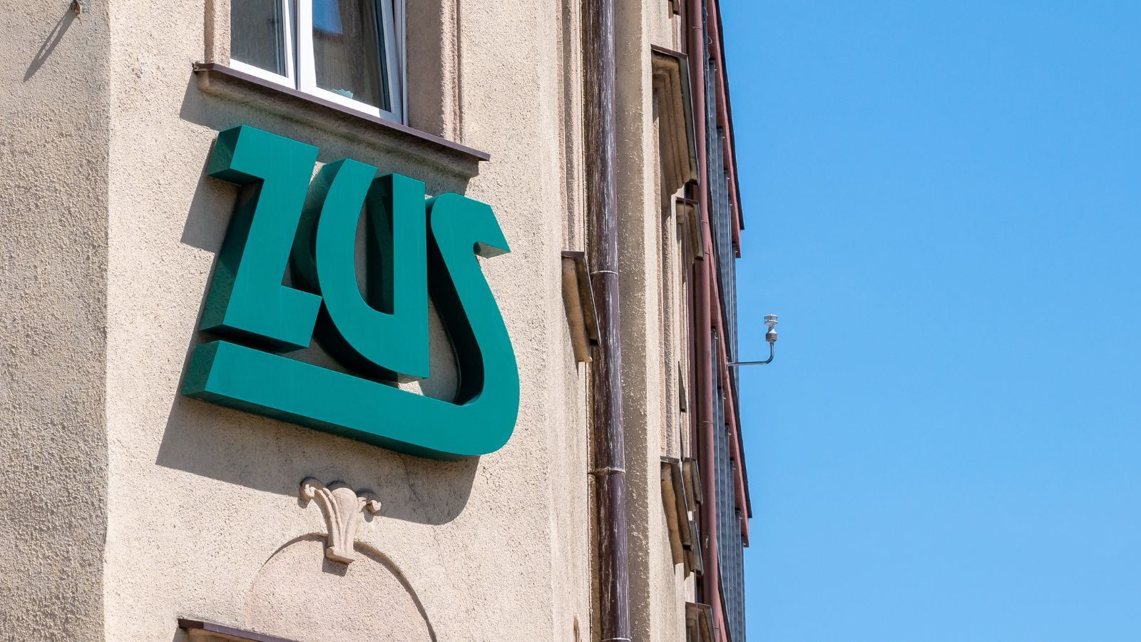 ZUS zasypany wnioskami. Polacy ruszyli po należne pieniądze