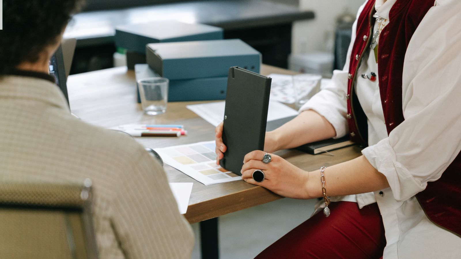 Prawie 100 tys. etatów w likwidacji, a to dopiero początek. Ekspert: "Rynek pracownika się kończy”