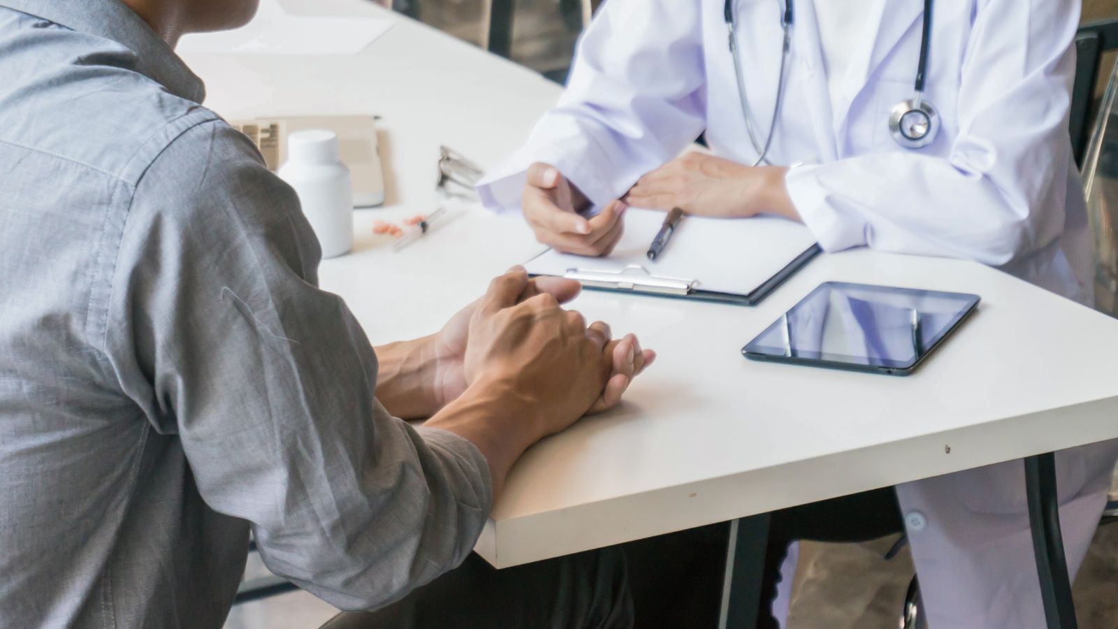 Liczba L4 z kodem C rośnie na potęgę. Jedna litera odsłania niewygodną prawdę